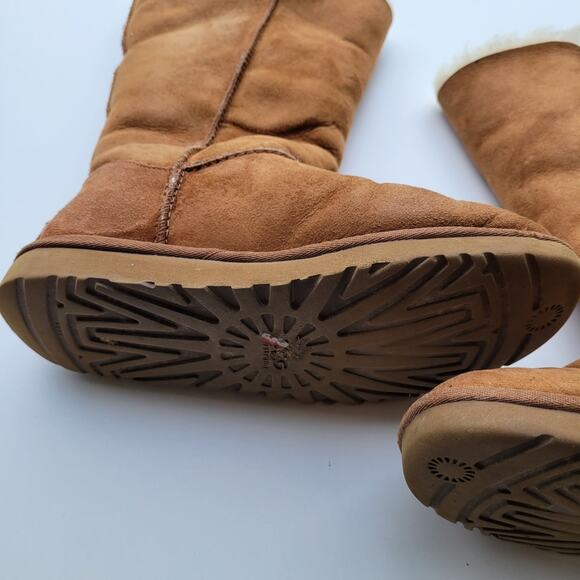 UGG BAILEY BUTTON TRIPLET II WATER RESISTANT BOOTS - Picture 10 of 12